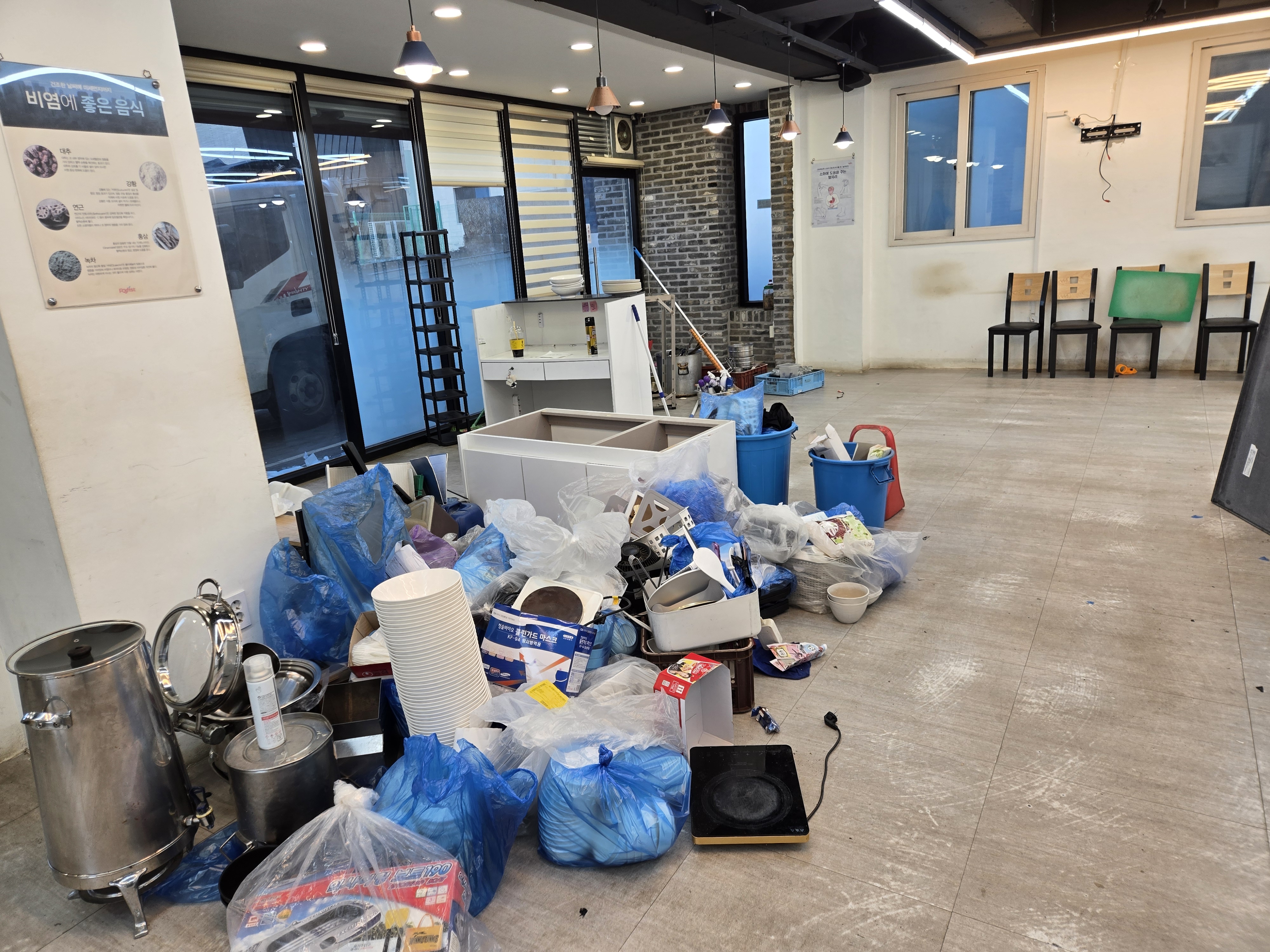 경기도 시흥시 상가 내부철거 현장 사진 6
