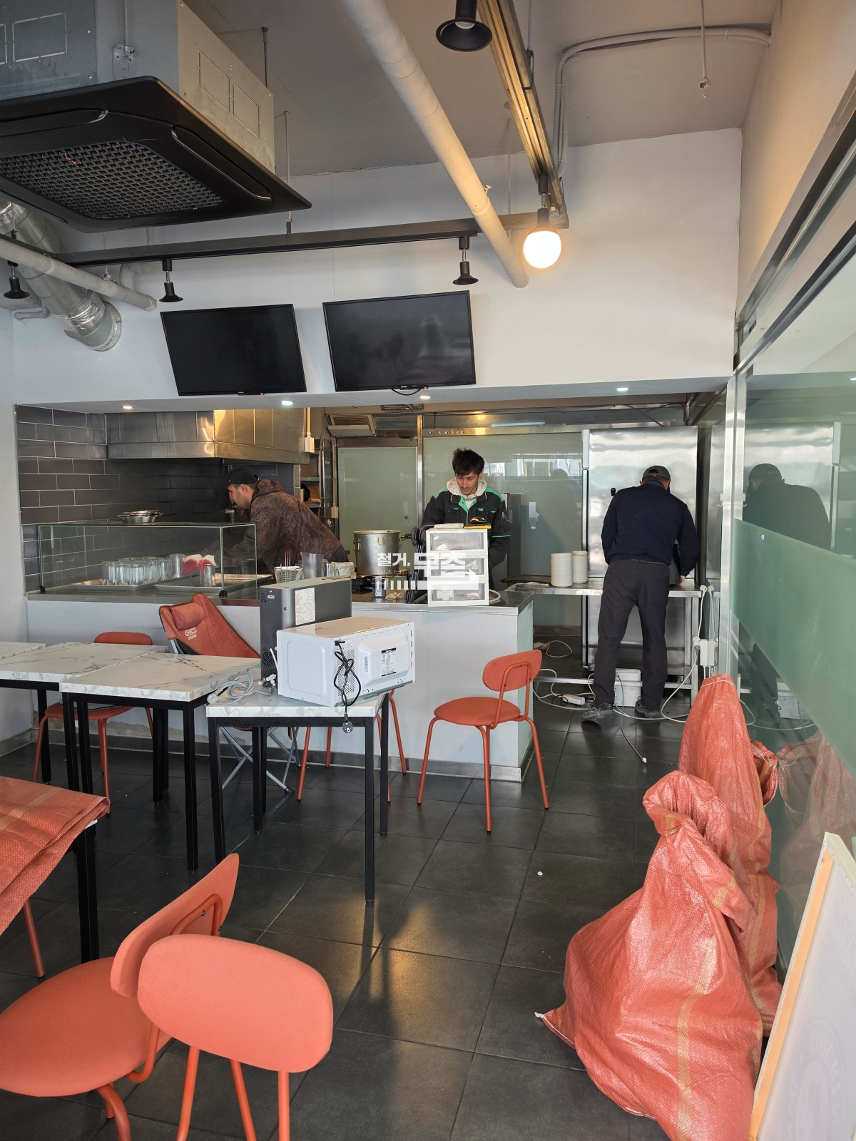 충청남도 서산시 치킨집 원상복구 철거 현장 사진 1