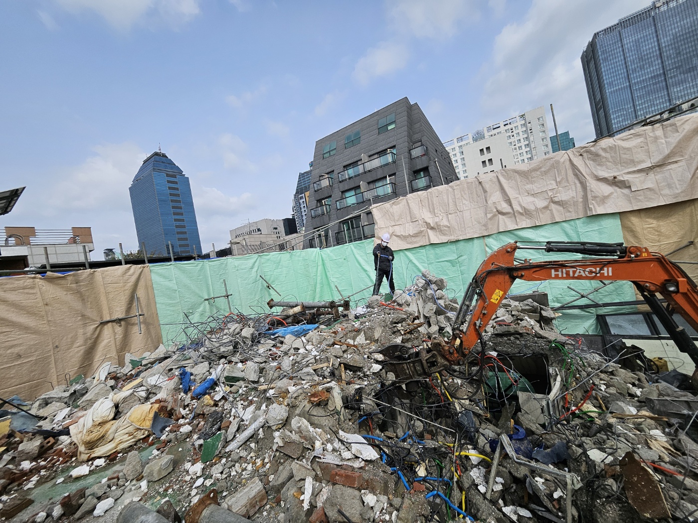 서울특별시 강남구 건물 완파 현장 사진 8