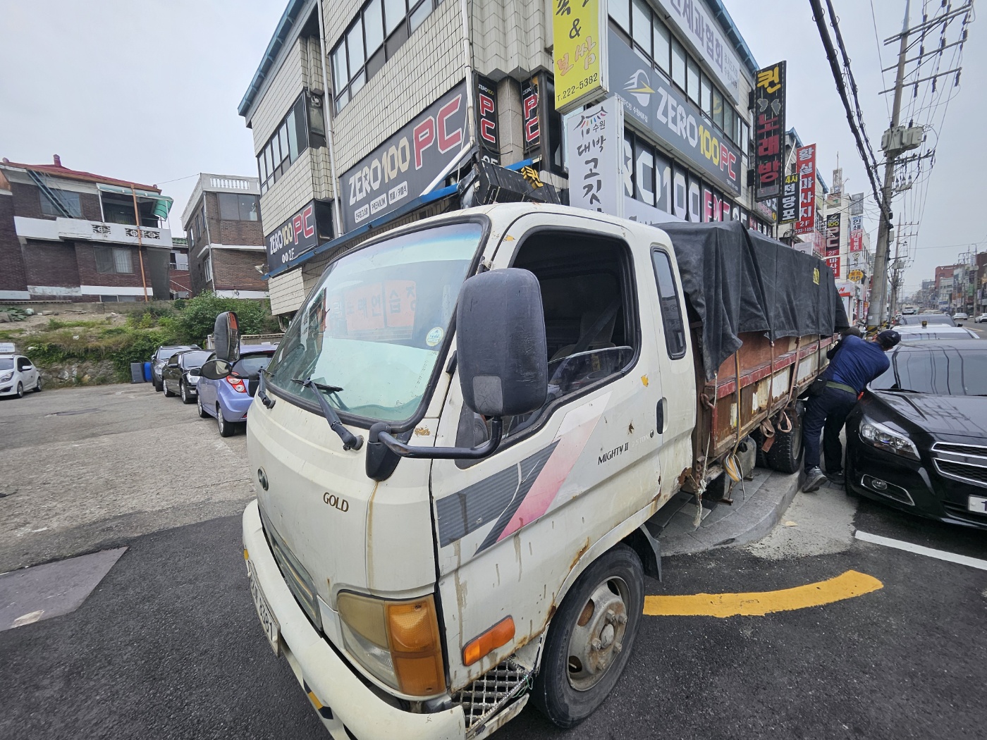 경기도 수원시 지하 주차장 철거 현장 사진 2